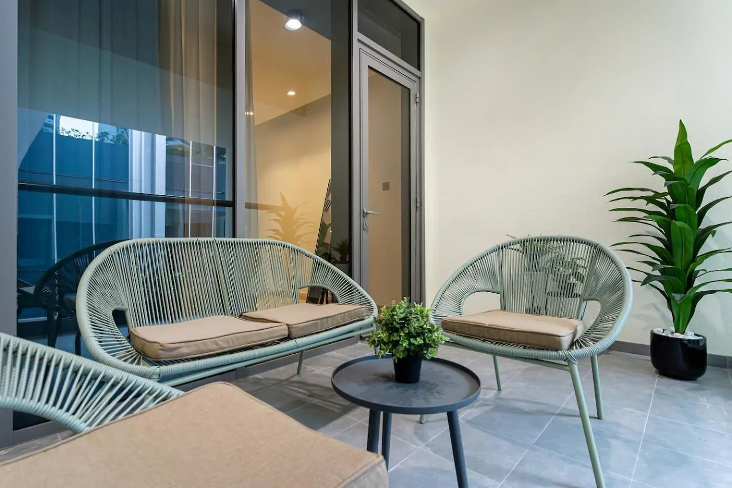 Urban Elegance New Studio Near Dubai Mall & Burj 0*,  United Arab Emirates