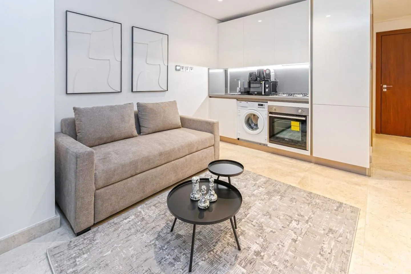 Urban Elegance New Studio Near Dubai Mall & Burj Apartment