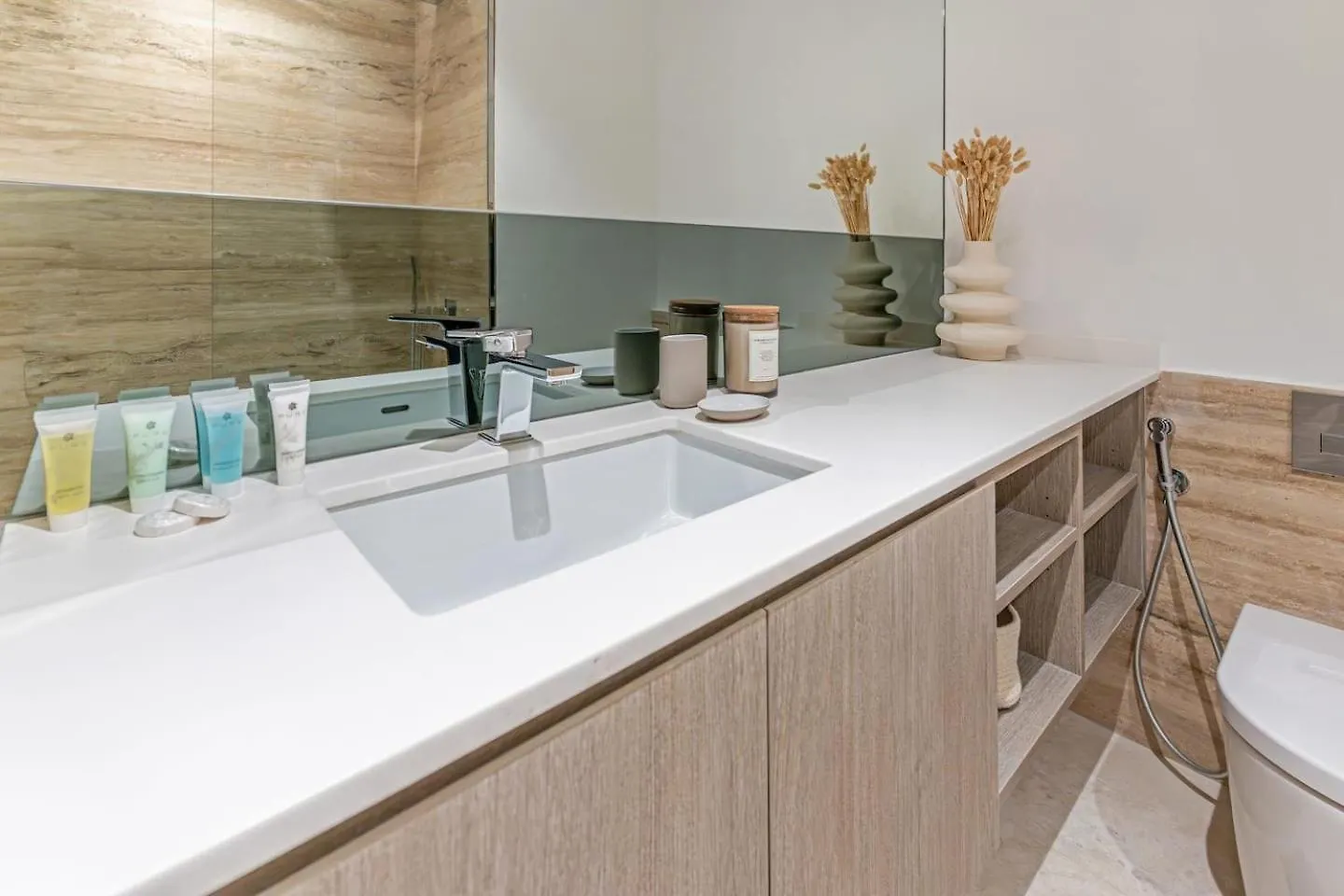 Urban Elegance New Studio Near Dubai Mall & Burj Apartment